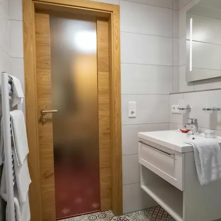 Dreibettzimmer Hahnenkamm 12 Hotel Heidenheim (Bavaria)