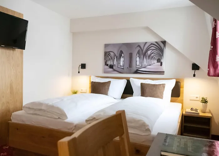 Dreibettzimmer Hahnenkamm 12 Hotel *